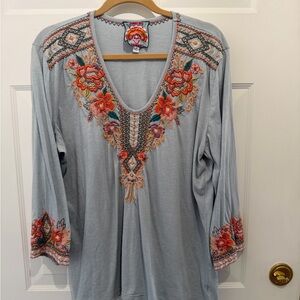 Johnny Was V neck embroidered top XL